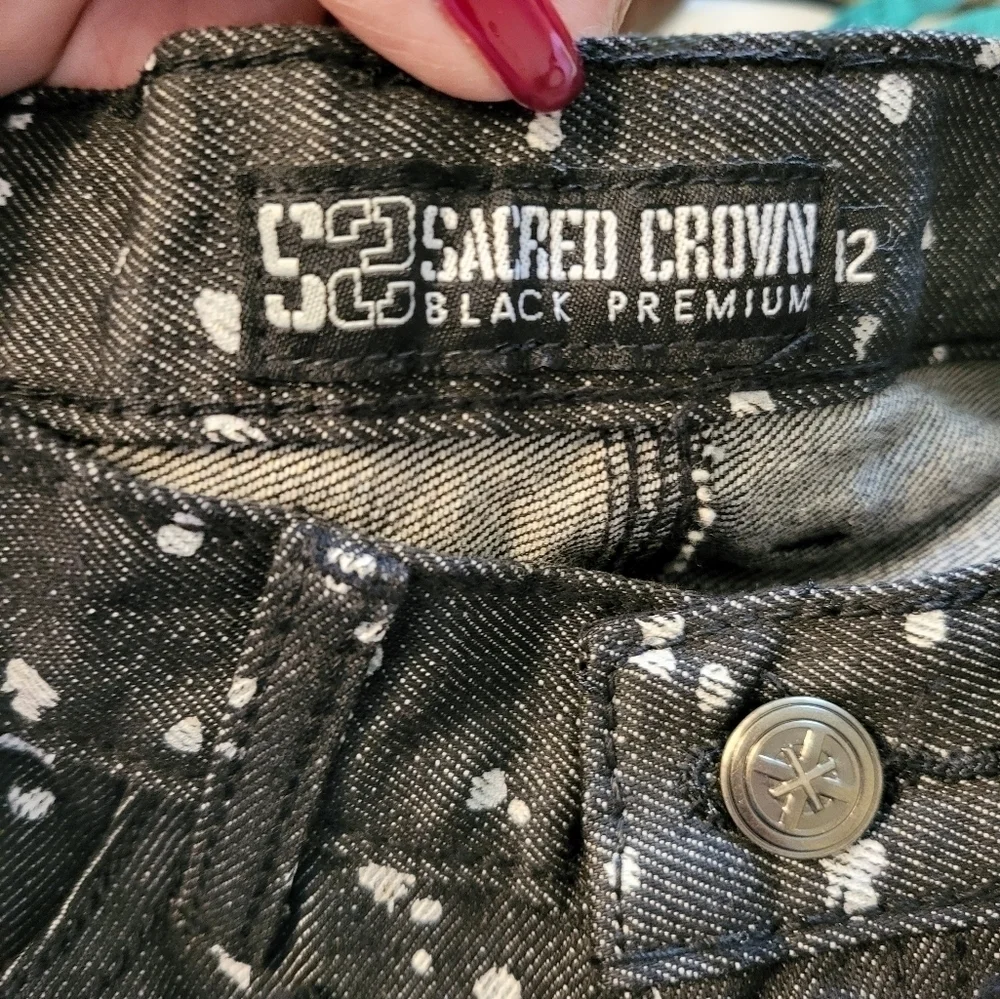 NWT Sacred Crown size 12 slim Black Premium black with Grey splatter paint